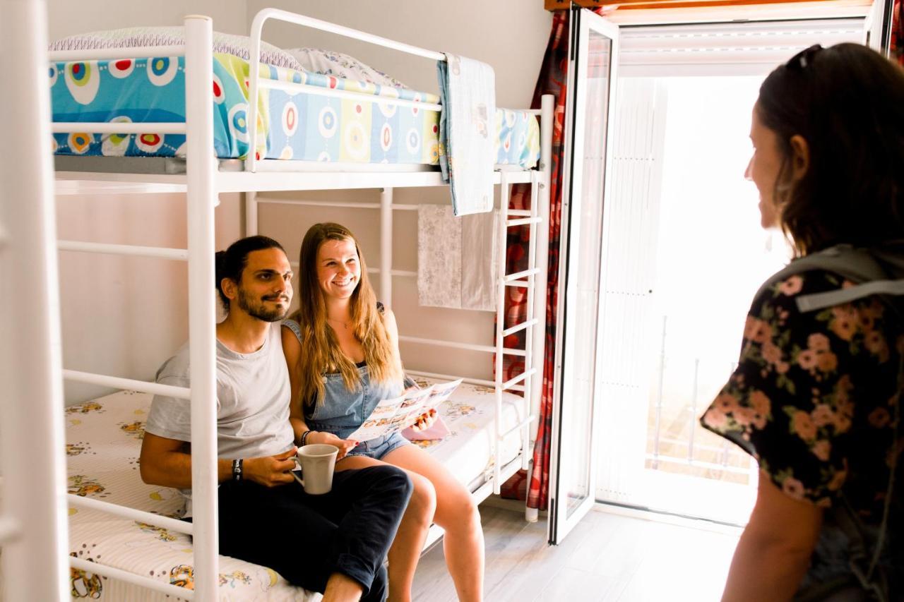 Rising Cock Party Hostel Лагос Екстериор снимка