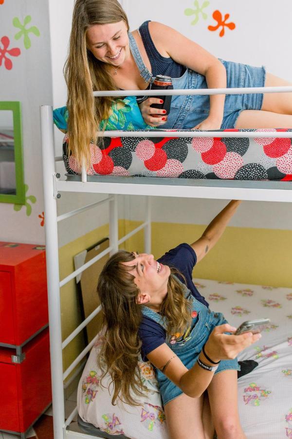 Rising Cock Party Hostel Лагос Екстериор снимка