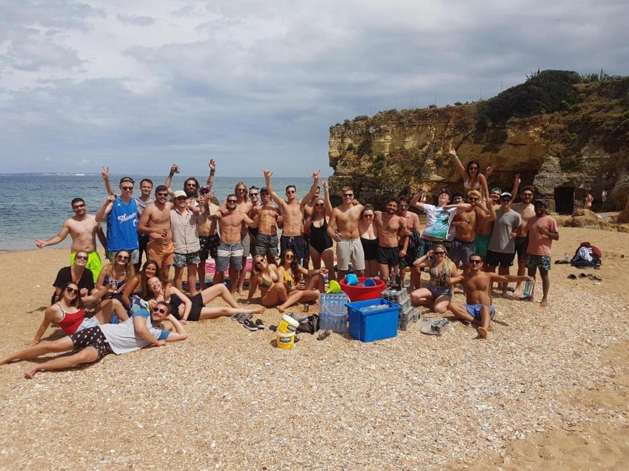 Rising Cock Party Hostel Лагос Екстериор снимка