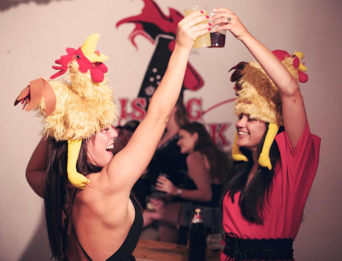 Rising Cock Party Hostel Лагос Екстериор снимка