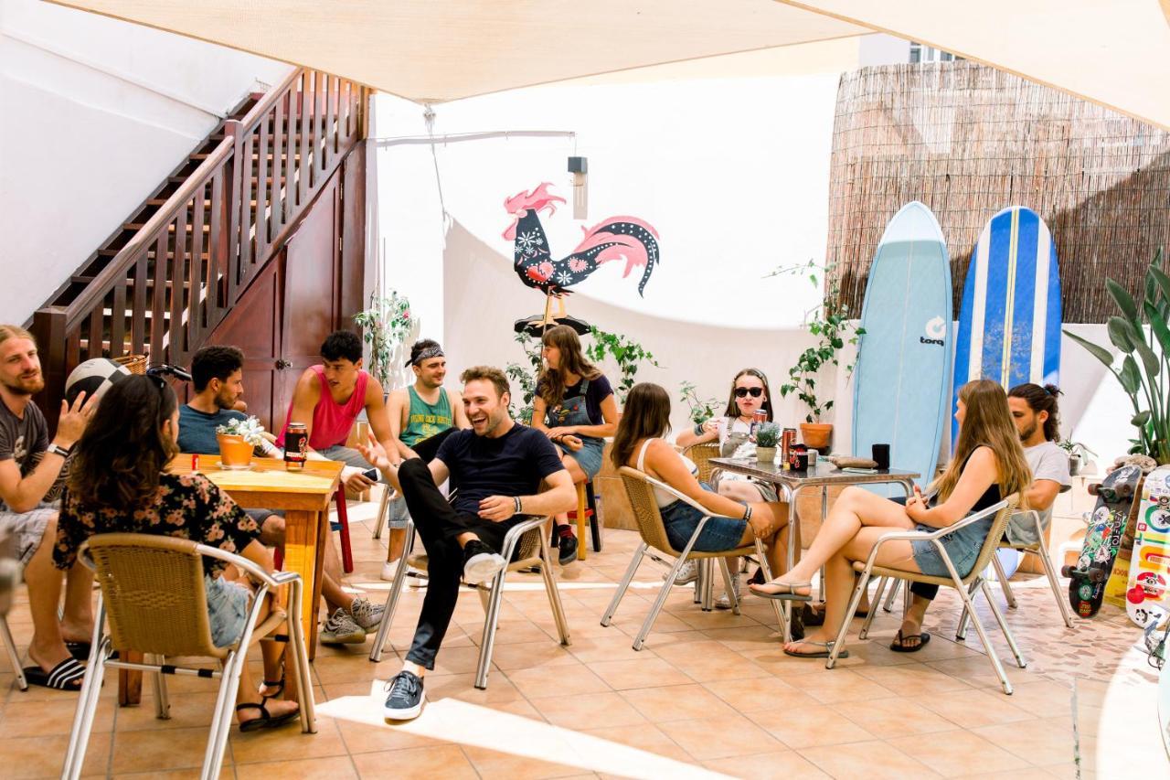 Rising Cock Party Hostel Лагос Екстериор снимка