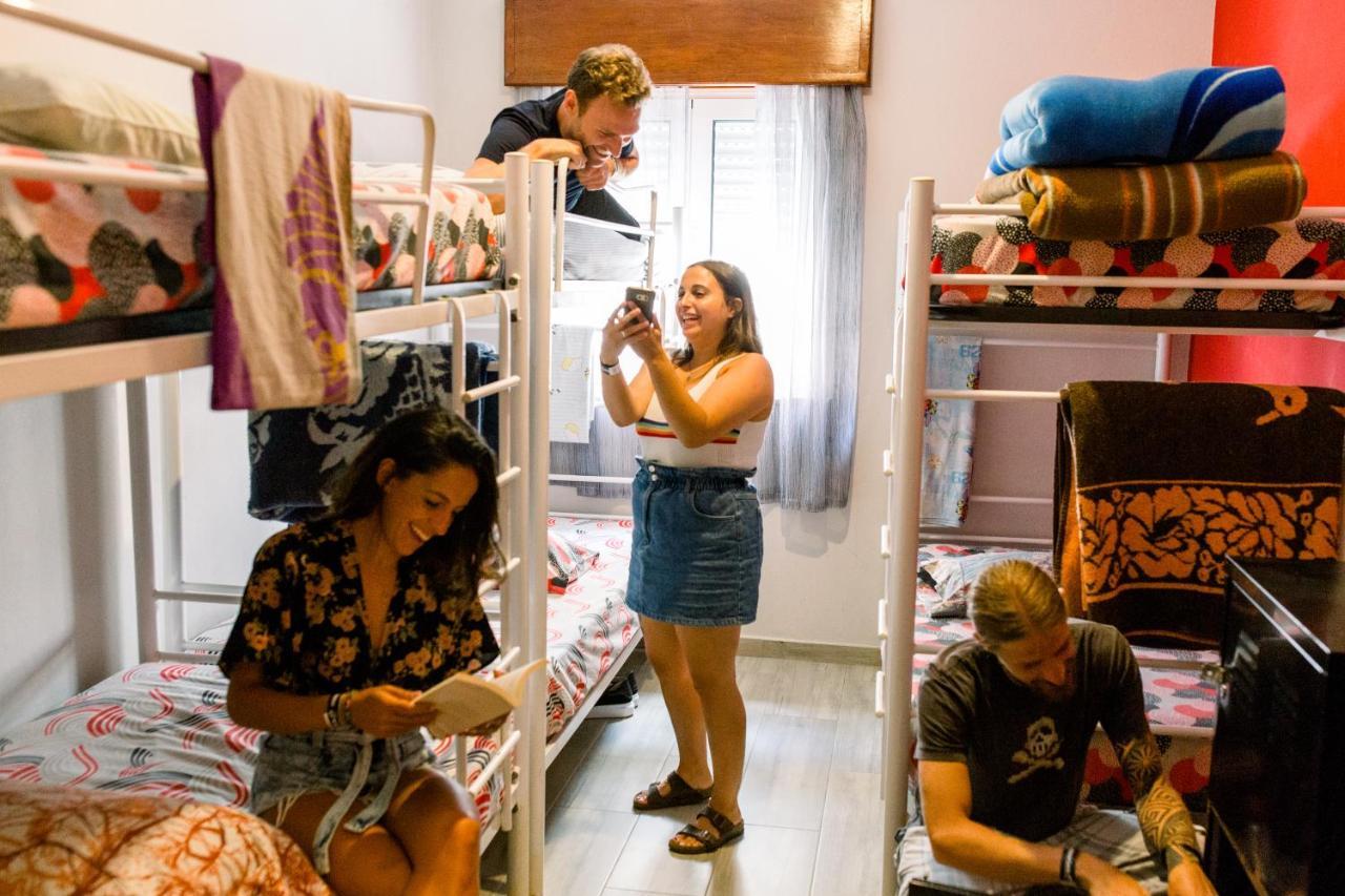 Rising Cock Party Hostel Лагос Екстериор снимка