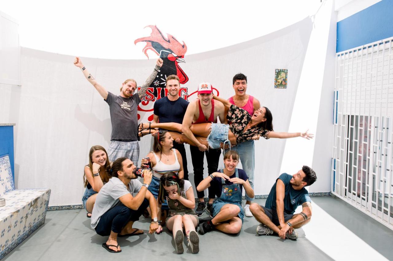 Rising Cock Party Hostel Лагос Екстериор снимка